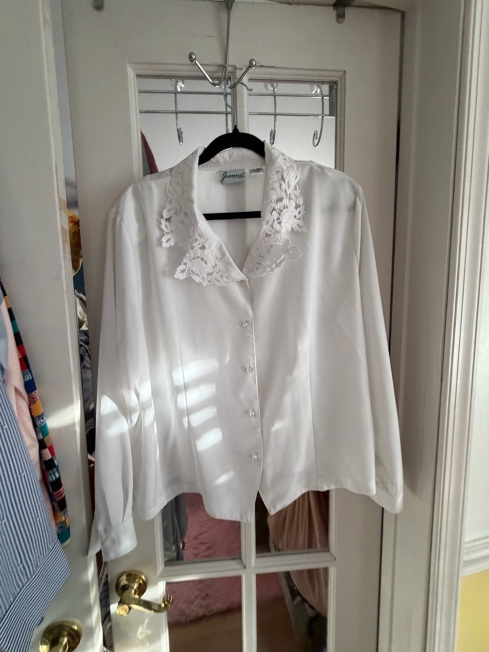 Notations White Lace-Collar Button Down Shirt. Vintage